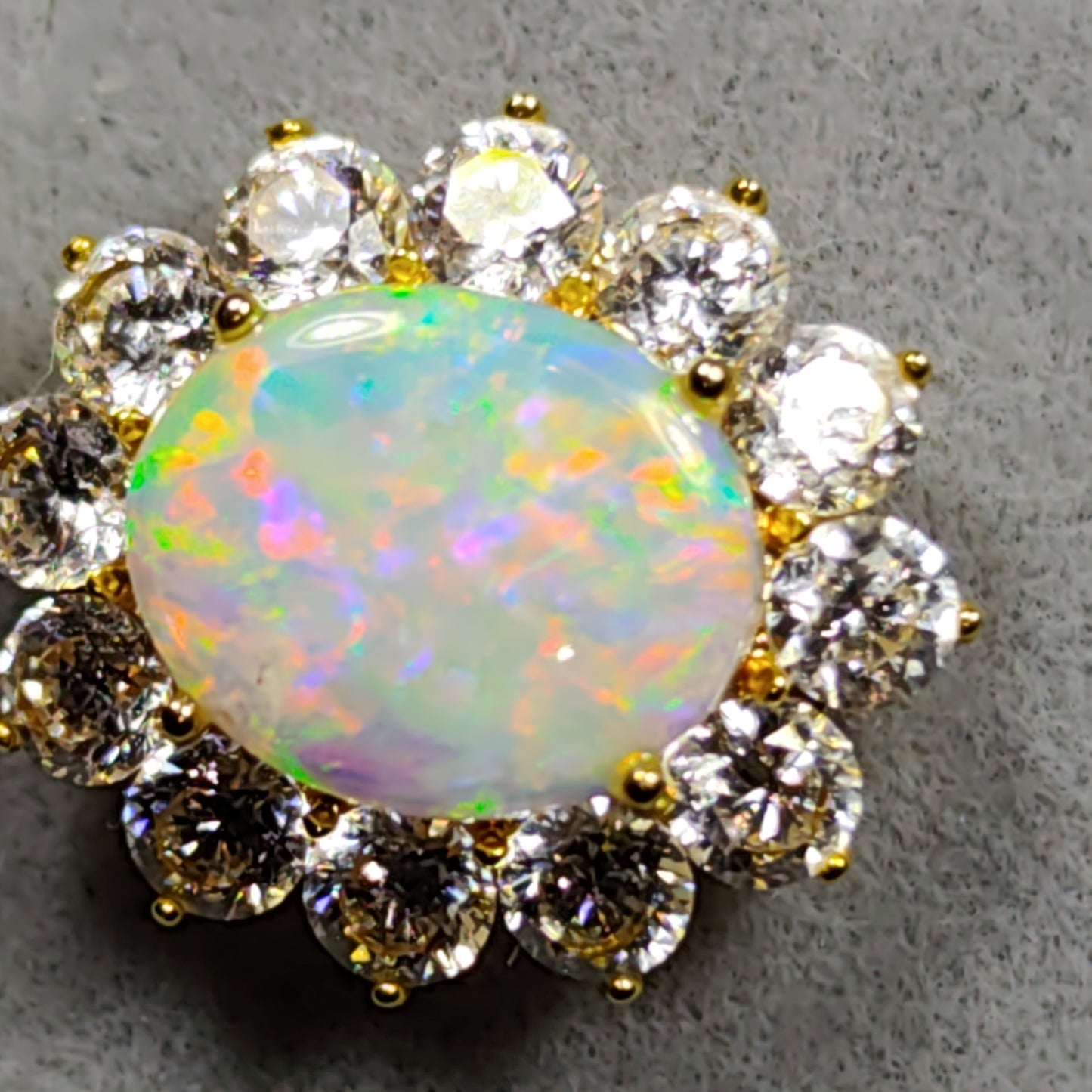 Pendentif or 18 carats opale australienne Cooberpedy