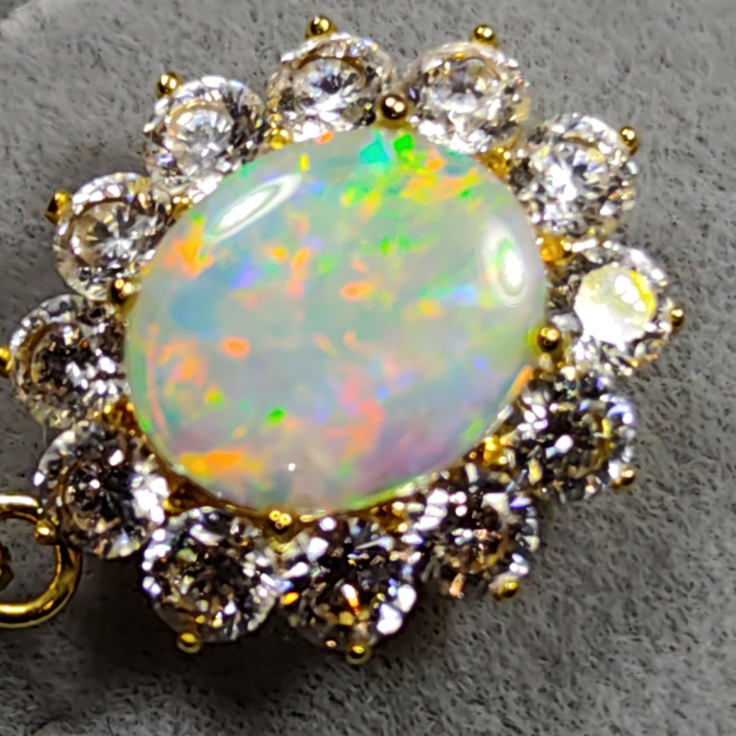 Pendentif or 18 carats opale australienne Cooberpedy