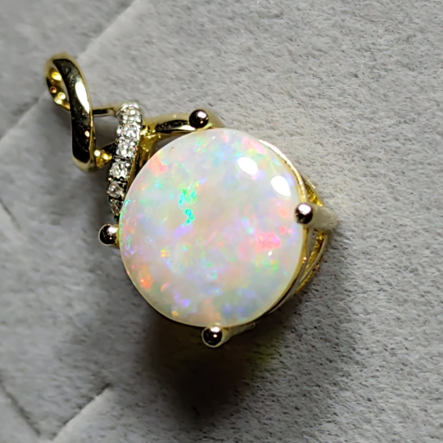 Pendentif or 14 carats diamants opales australienne Cooberpedy