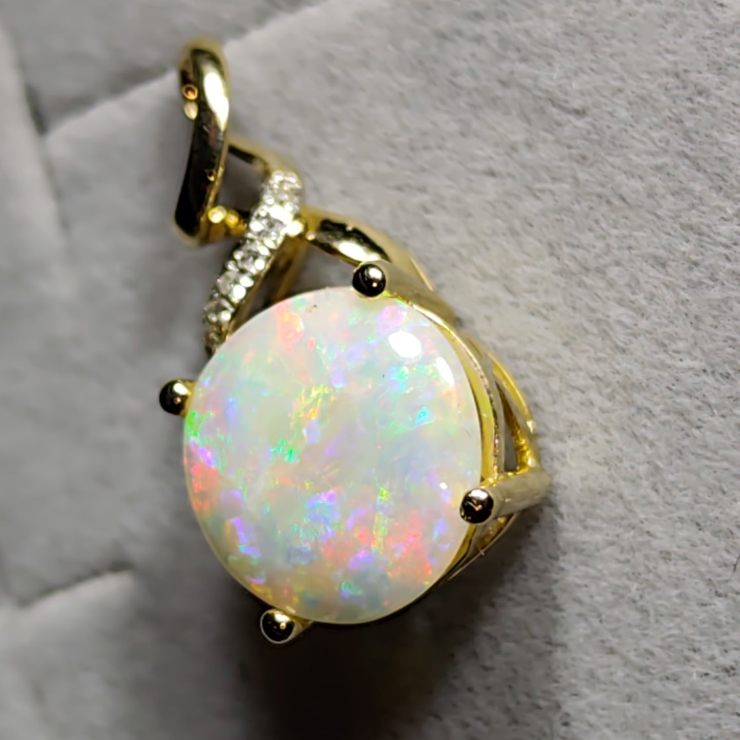 Pendentif or 14 carats diamants opales australienne Cooberpedy