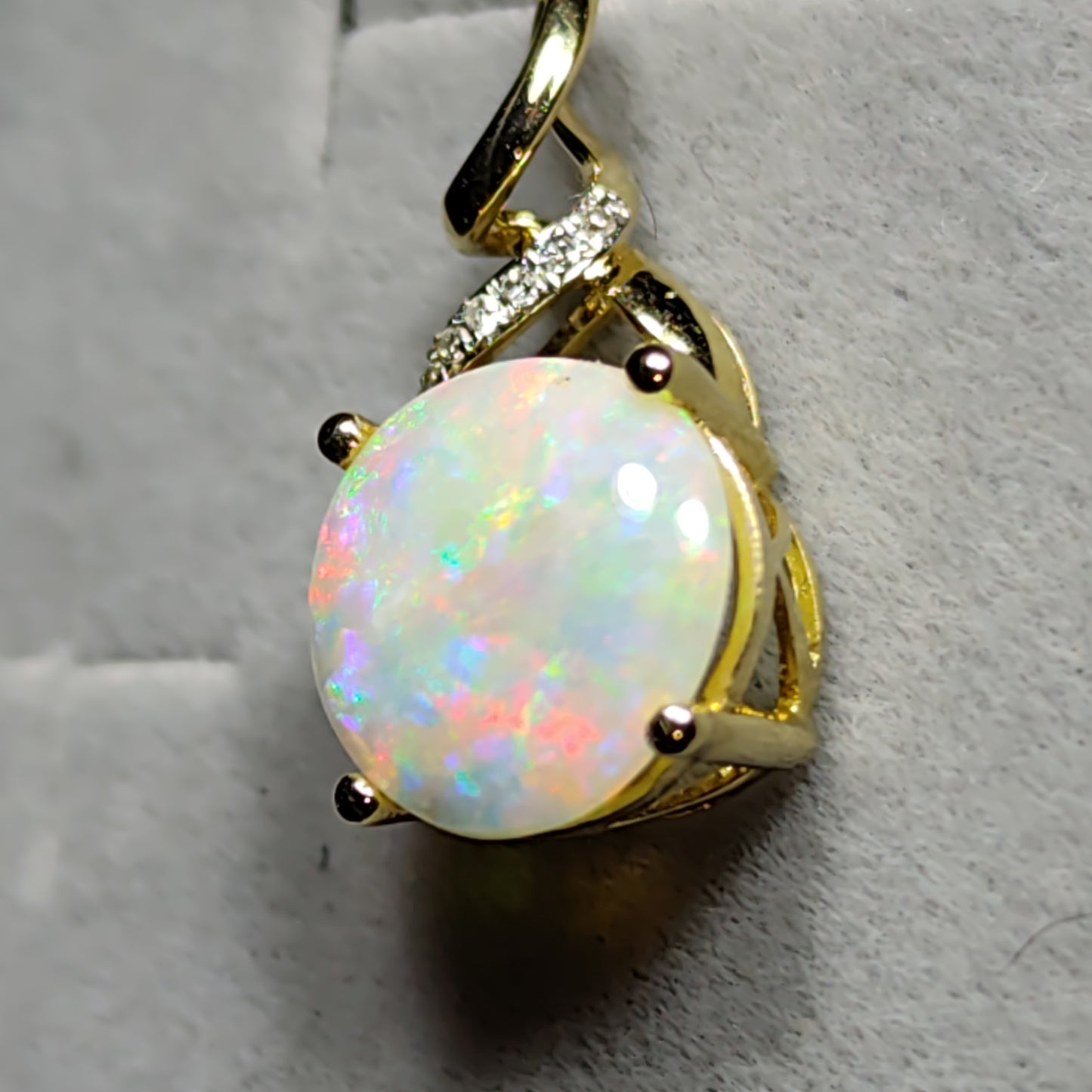 Pendentif or 14 carats diamants opales australienne Cooberpedy