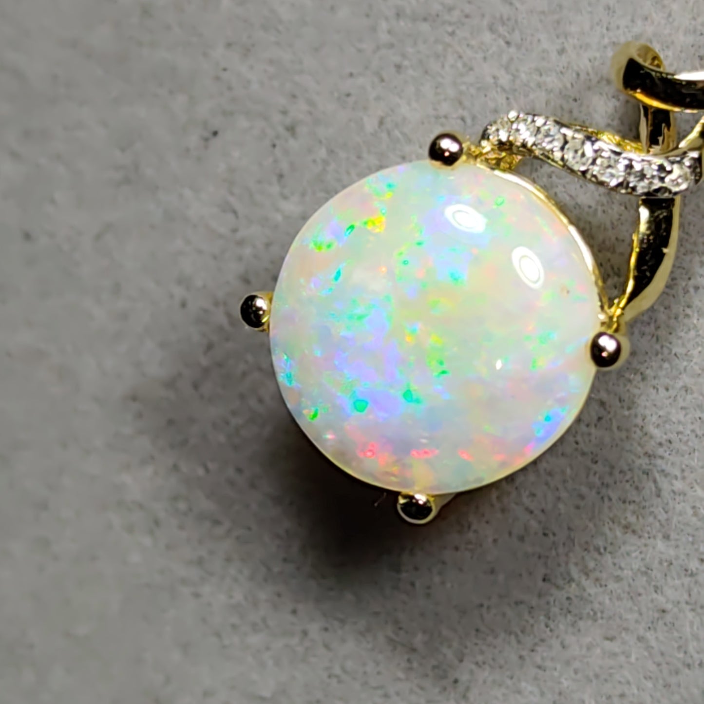 Pendentif or 14 carats diamants opales australienne Cooberpedy