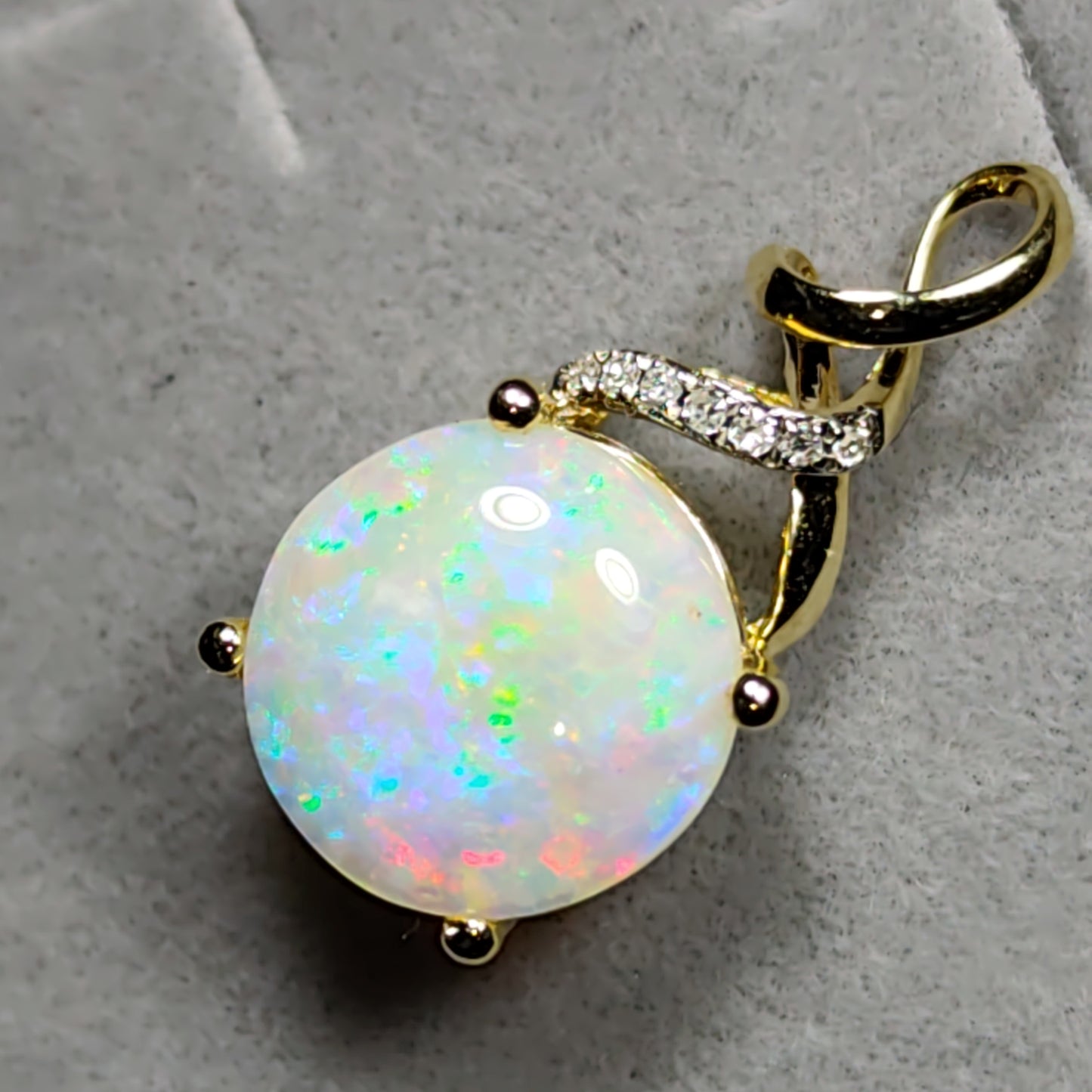 Pendentif or 14 carats diamants opales australienne Cooberpedy