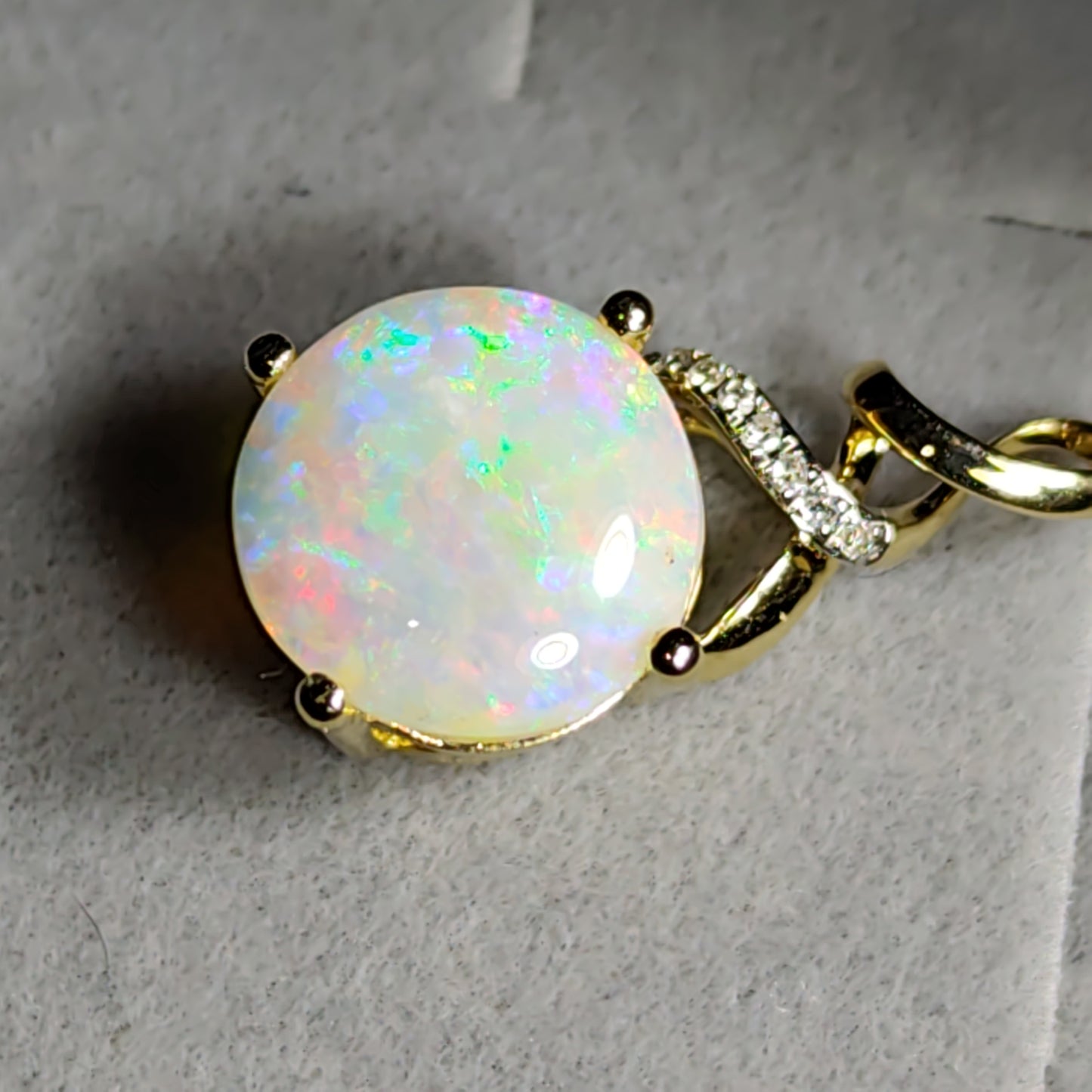Pendentif or 14 carats diamants opales australienne Cooberpedy