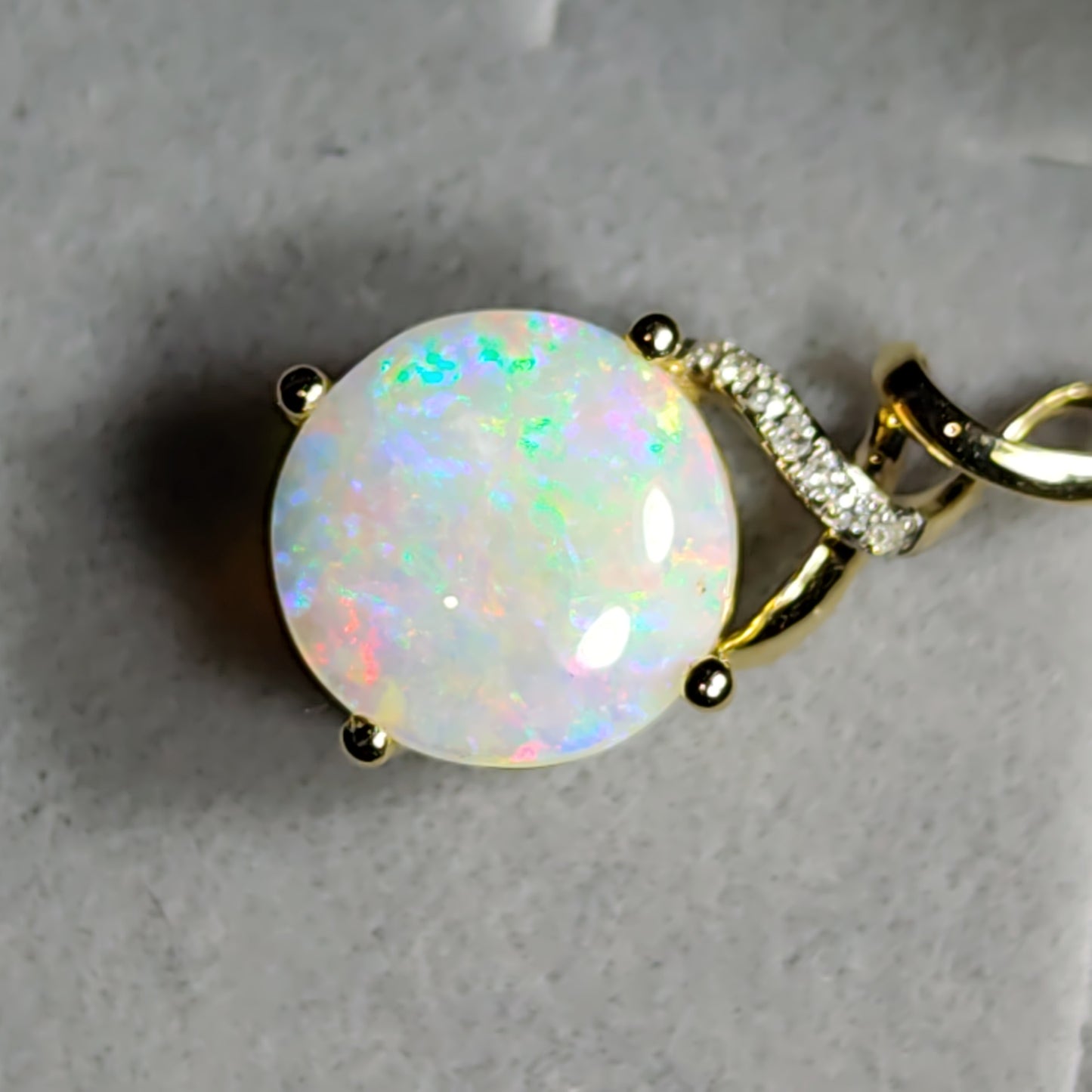 Pendentif or 14 carats diamants opales australienne Cooberpedy