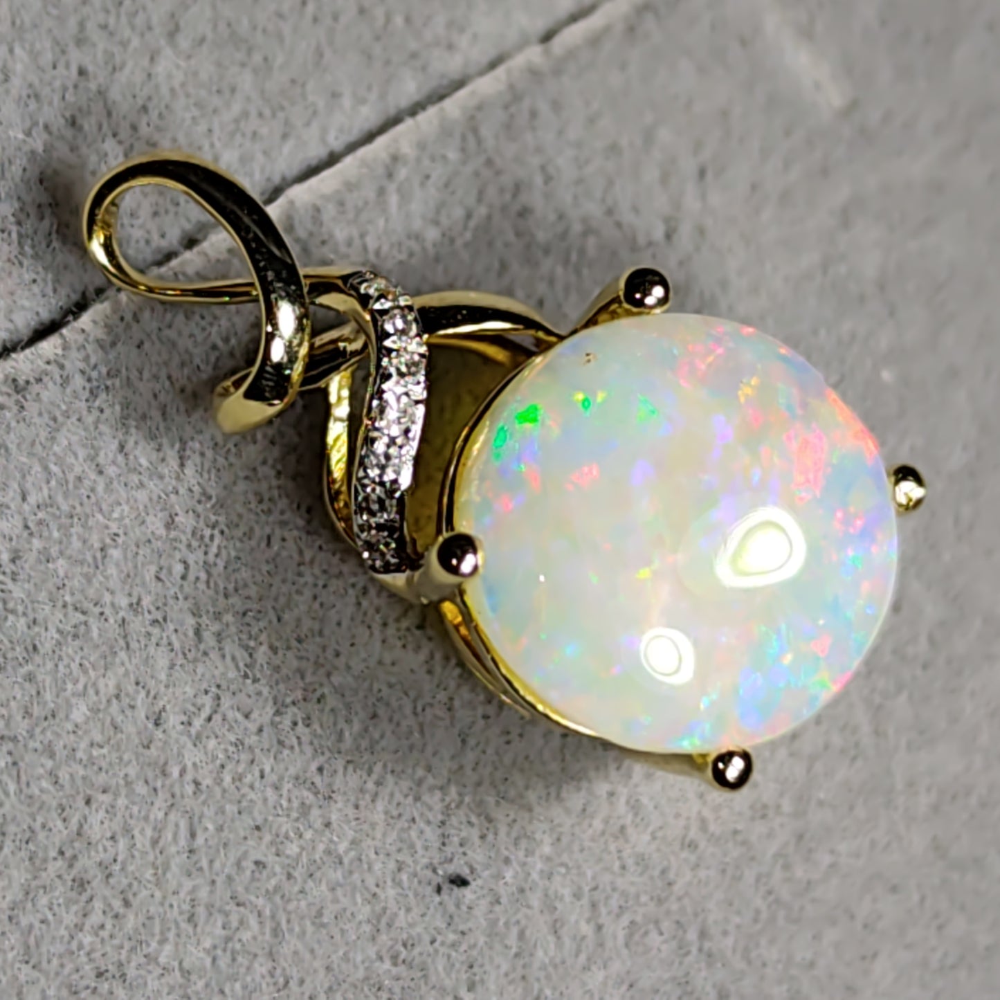 Pendentif or 14 carats diamants opales australienne Cooberpedy