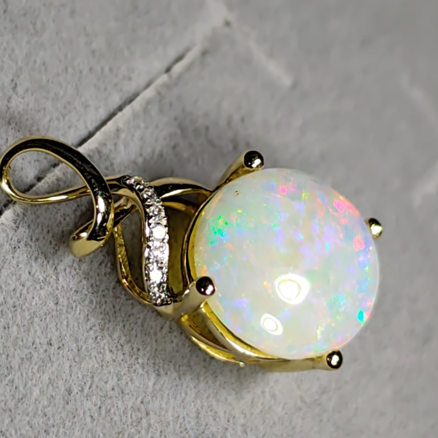 Pendentif or 14 carats diamants opales australienne Cooberpedy
