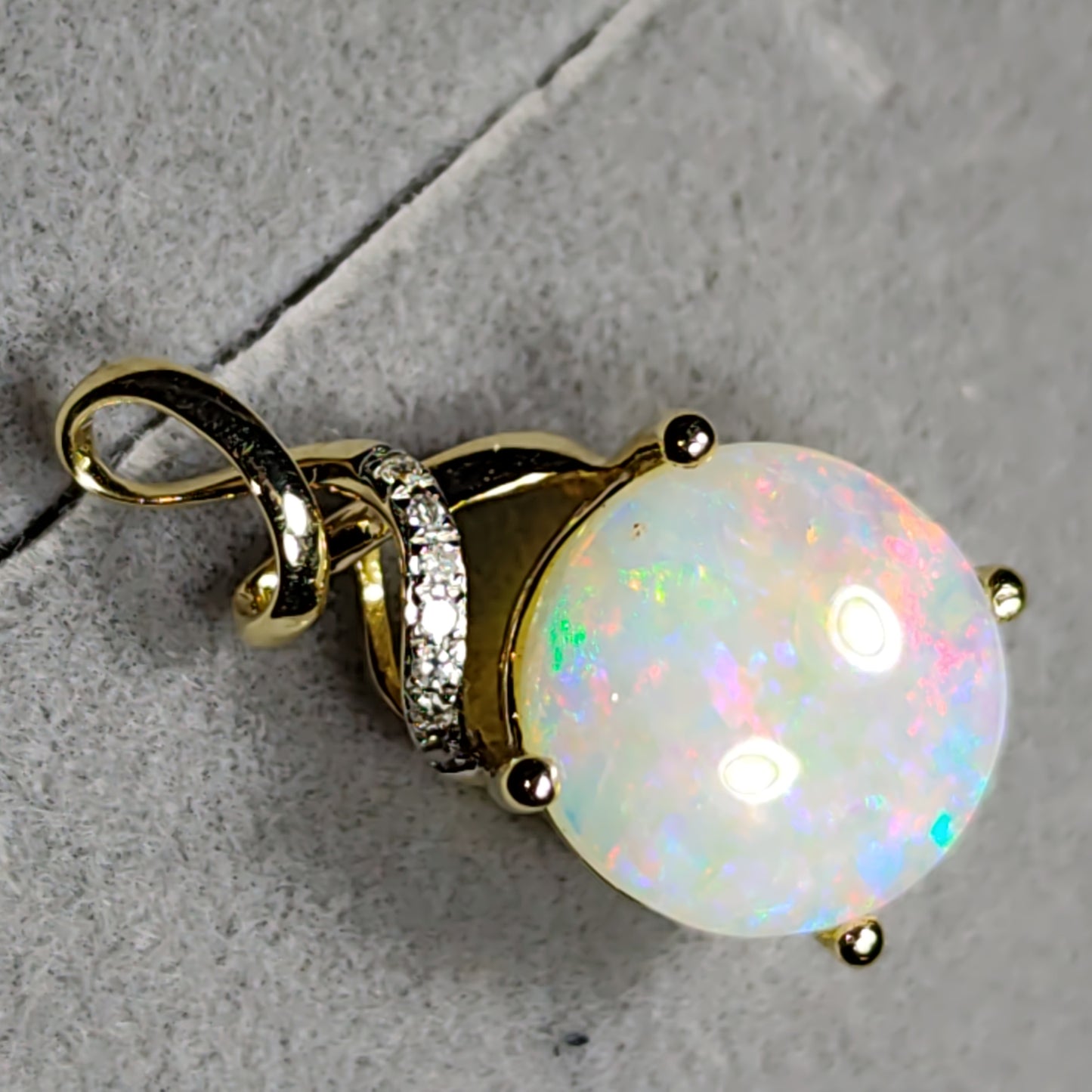 Pendentif or 14 carats diamants opales australienne Cooberpedy