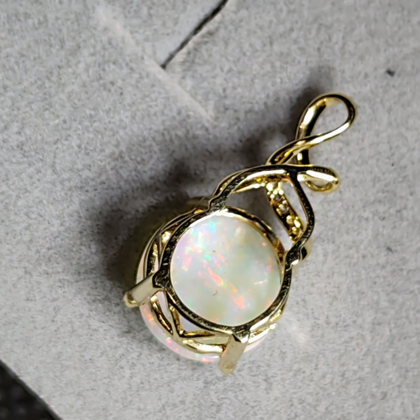 Pendentif or 14 carats diamants opales australienne Cooberpedy