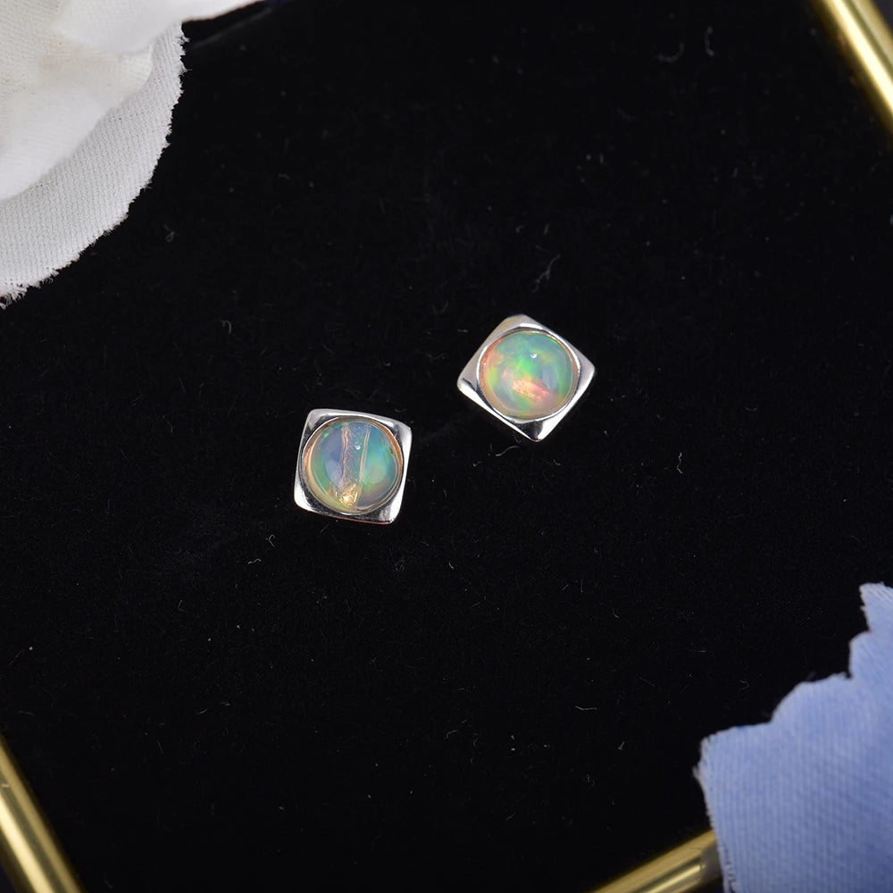 Boucles d'oreilles en opale welo précieuse et argent sterling 925 – Clous d'oreilles pour femme avec opale ronde naturelle de 6 mm et motif carré – Idée cadeau