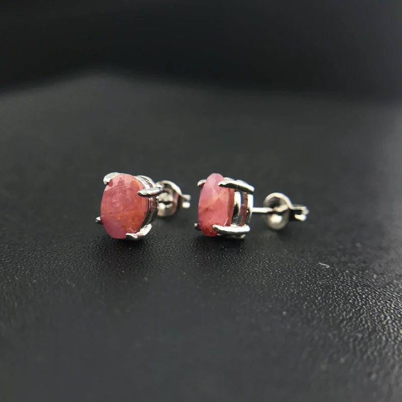 Boucles d'oreilles à clous en argent sterling 925 avec rubis africain 100 % naturel (5 x 7 mm)