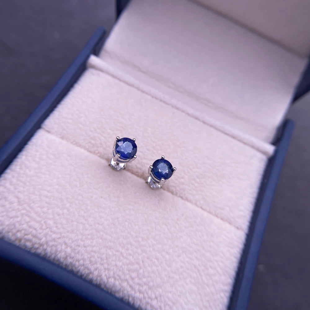 Élégantes boucles d'oreilles à clous en argent sterling 925 et saphir naturel (4 mm)