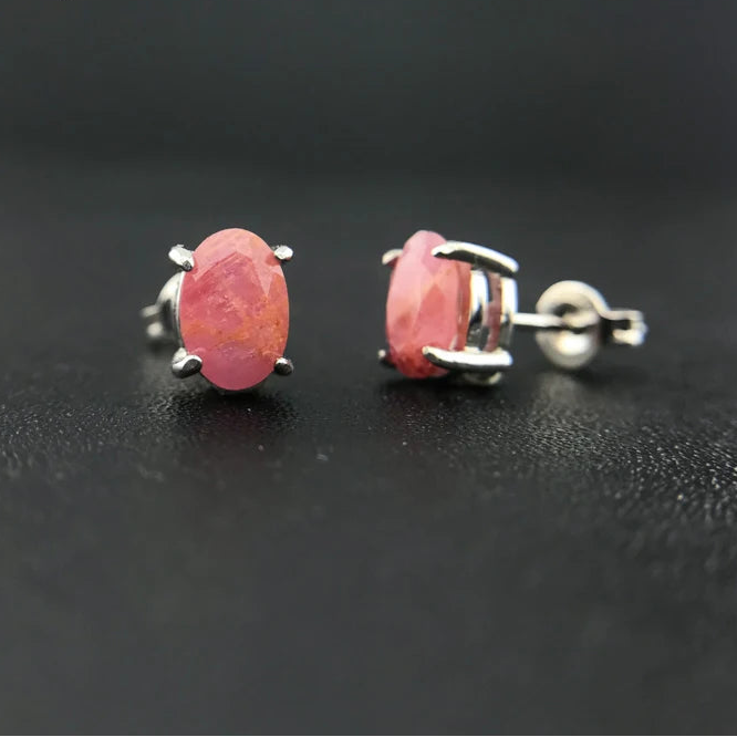Boucles d'oreilles à clous en argent sterling 925 avec rubis africain 100 % naturel (5 x 7 mm)