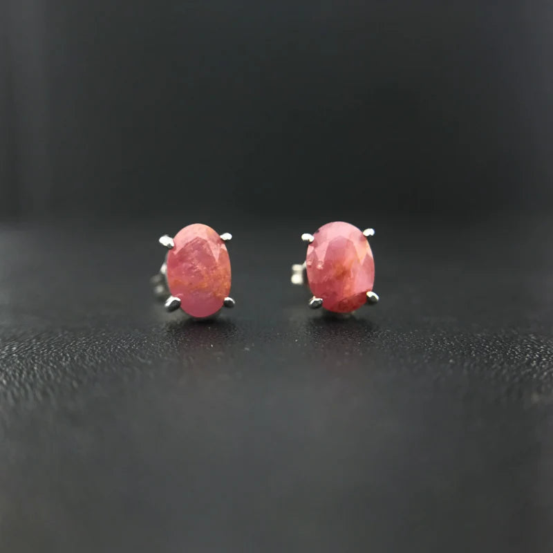 Boucles d'oreilles à clous en argent sterling 925 avec rubis africain 100 % naturel (5 x 7 mm)