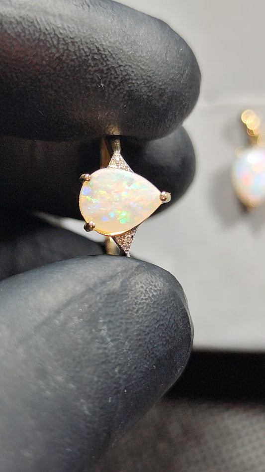 Bague or jaune 14 carats opale australienne et diamants