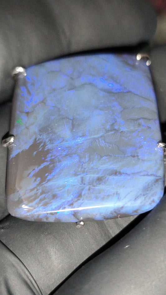 Grand pendentif opale australienne lightning ridge noire de 51 carats