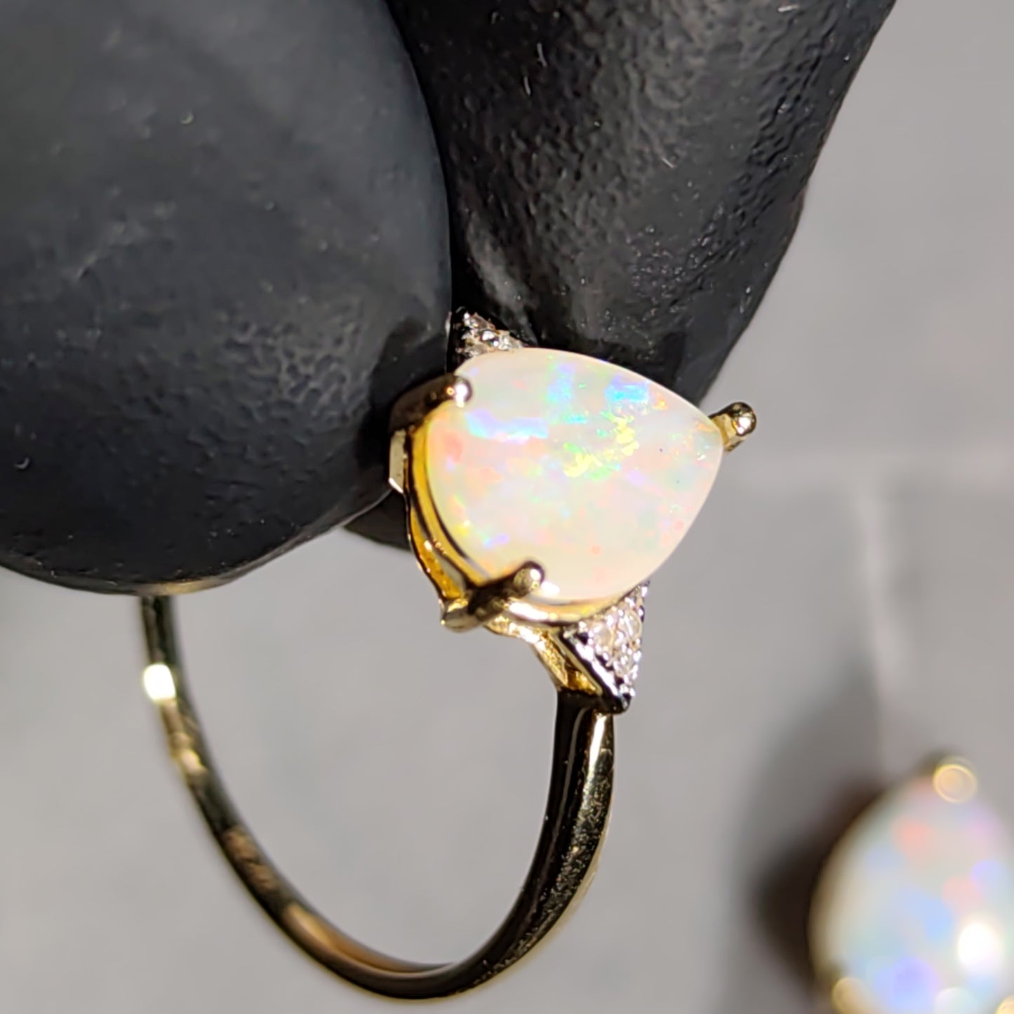 Bague or jaune 14 carats opale australienne et diamants